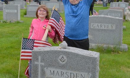 Community salutes veterans by replacing 5,000 U.S. flags