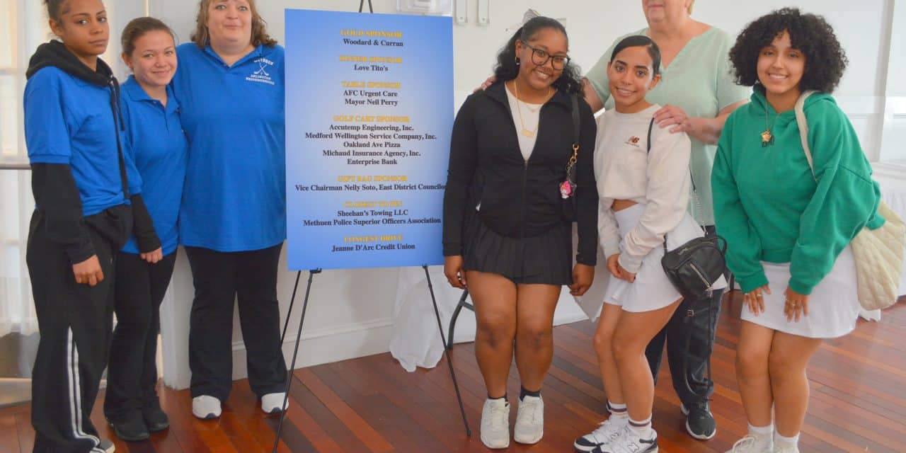 Golfers swing away  to help the kids at MAN Inc.