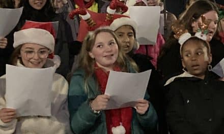 Amid songs, sleigh rides & Santa’s arrival, Methuen lights its Christmas tree!