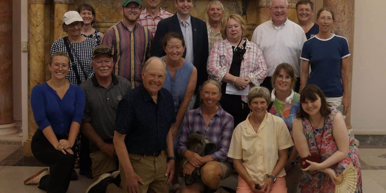 Searles’ kin tours estate, Music Hall